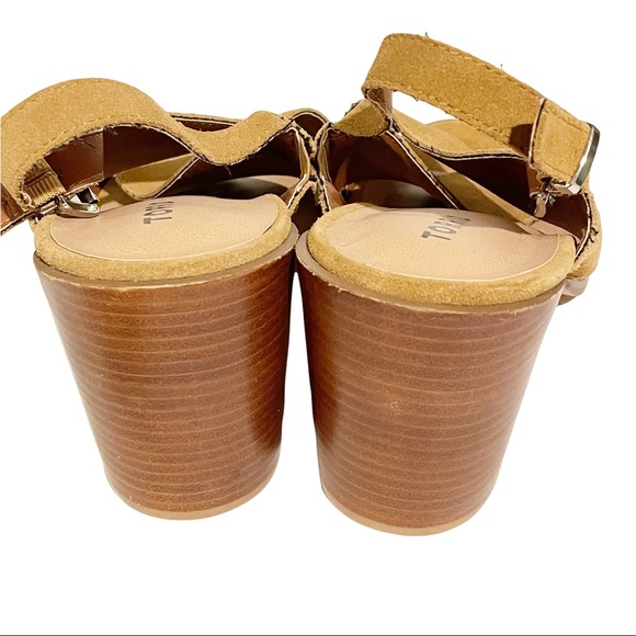 Torrid Tan Suede Criss Cross Strappy Open Toe Block Heel Size 11 New - Picture 4 of 7